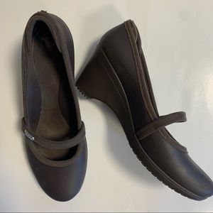 Crocs wedges brown woman’s size 9 Mary Jane